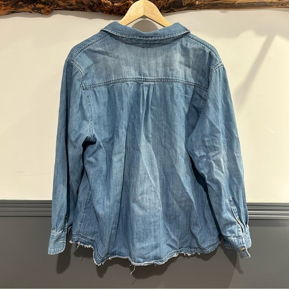Ava & Viv Plus Size 2X Denim Button Down Shirt with Distressed Hem - Picture 3 of 13